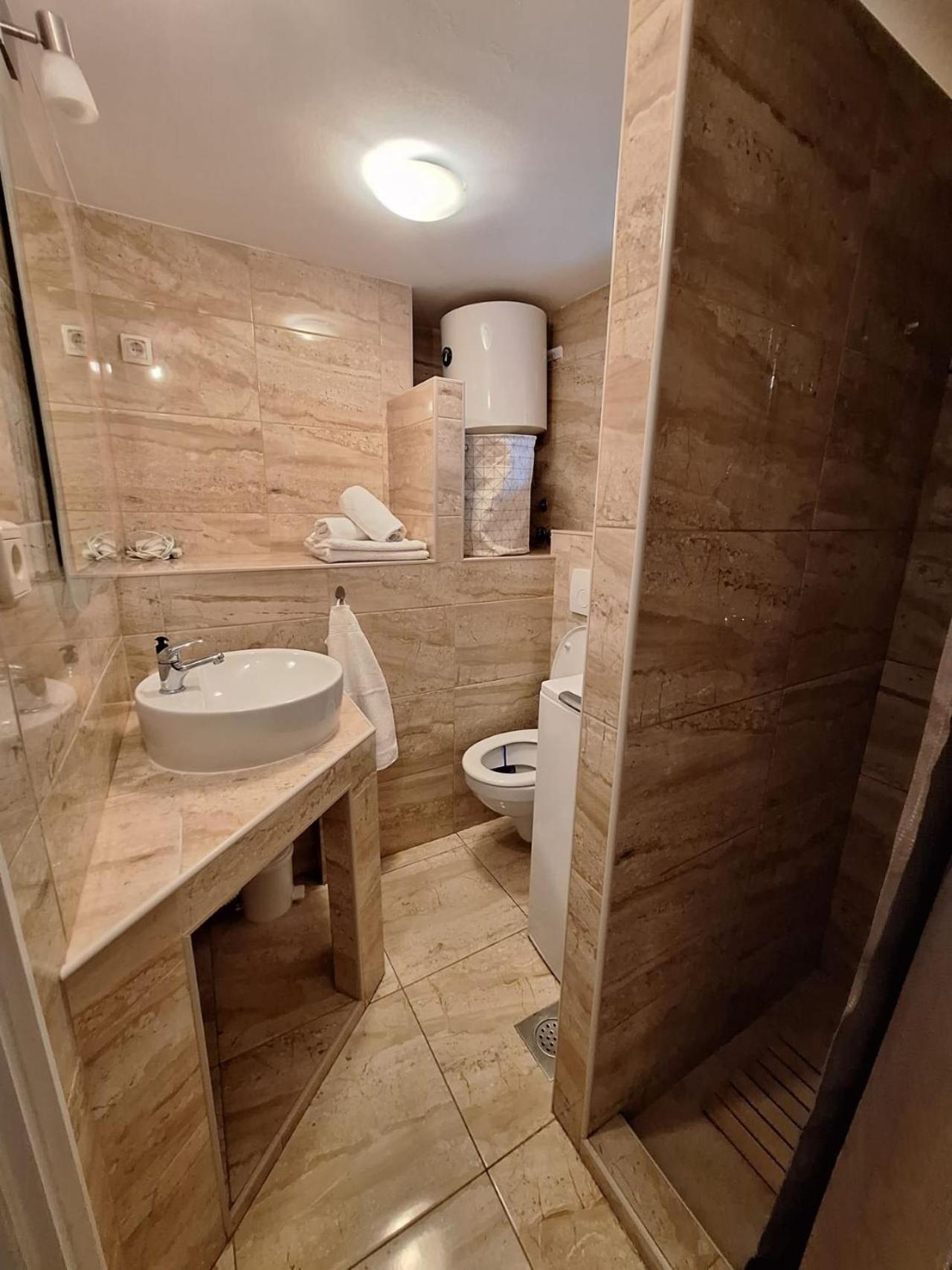 Lucy Apartments With Heated Pool & Free Private Parking Zadar Exterior foto
