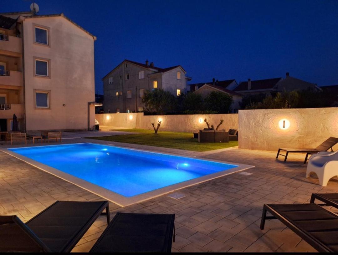 Lucy Apartments With Heated Pool & Free Private Parking Zadar Exterior foto