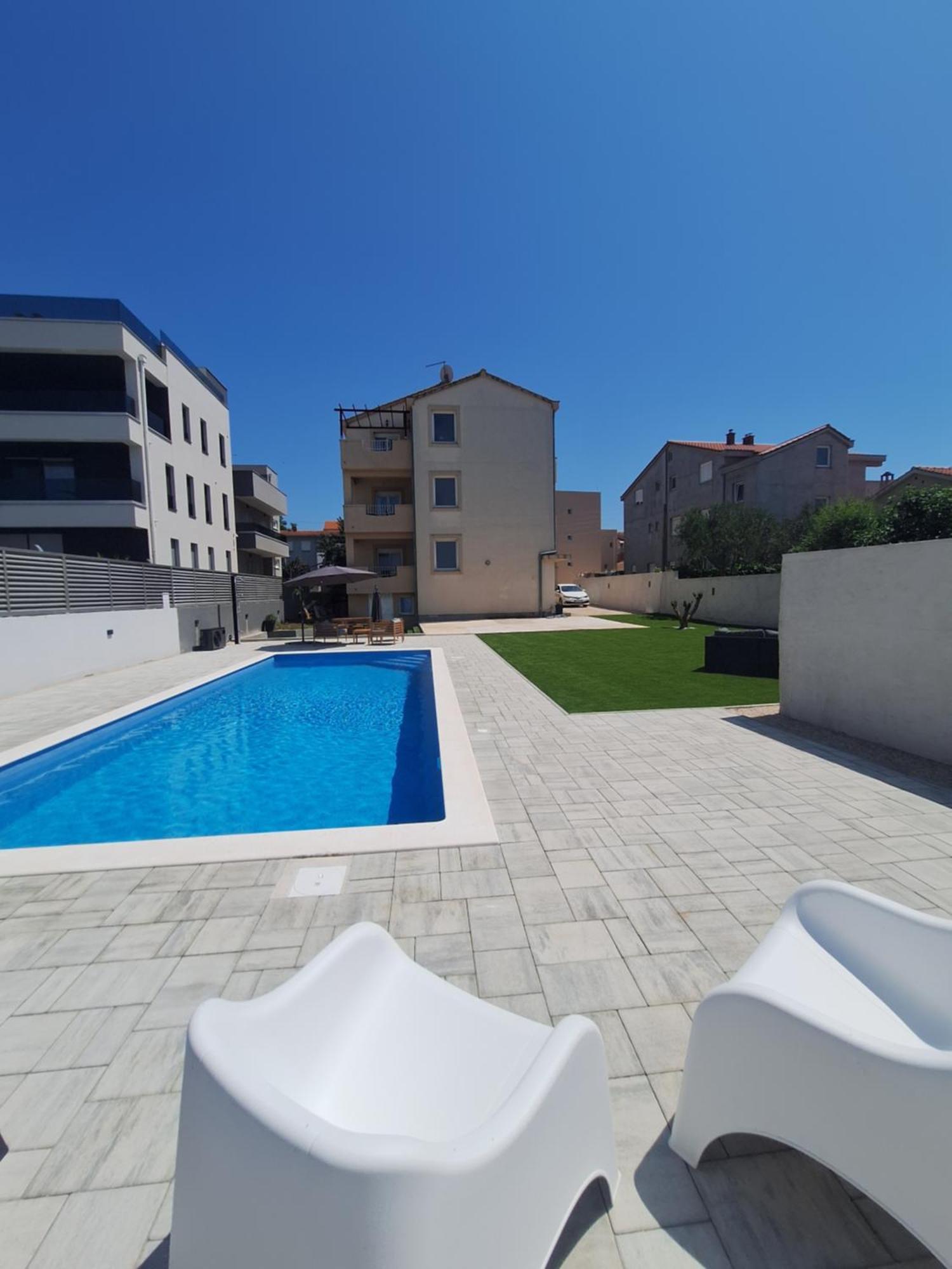 Lucy Apartments With Heated Pool & Free Private Parking Zadar Exterior foto